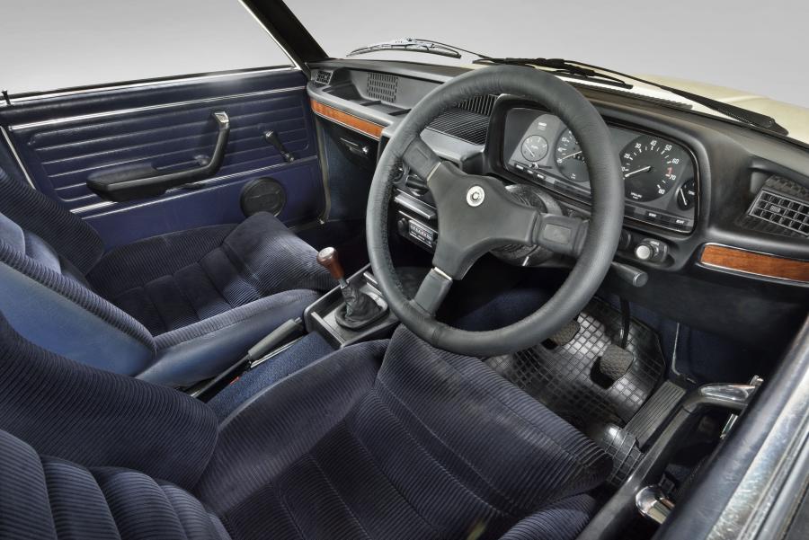 Интерьер BMW 530 MLE (E12) 1976 года  (ZA) (фото 5 из 95)